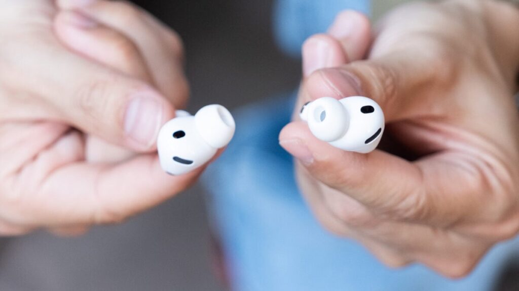 No, AirPods With Cameras Aren’t Smart Glasses for Your Ears