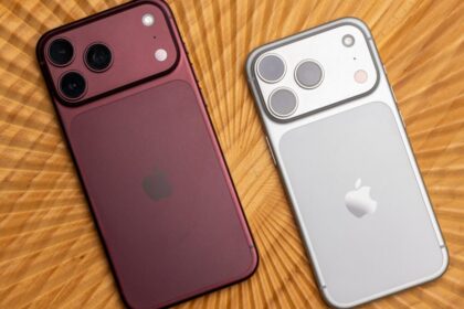 iPhone Handoff Will Get a Lot of Nerds to Carry Two iPhones