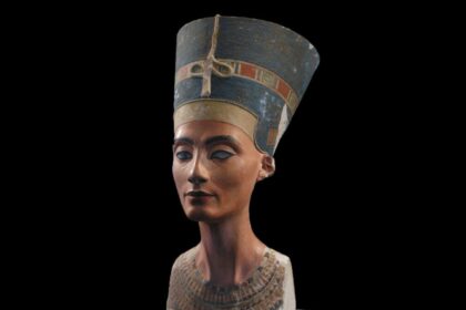 Could King Tut’s Tomb Be Hiding an Ancient Queen?