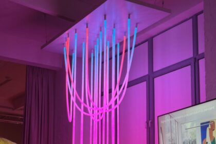 Philips Hue’s New Lights Are Smartsy, Artsy, and Fartsy