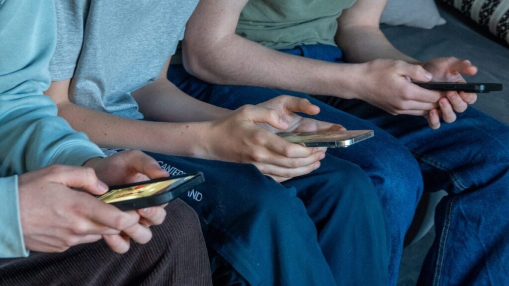 U.S. ‘Bipartisan Majority’ Wants Regulatory Crackdown on Social Media. We Also Think Social Media Is Fun