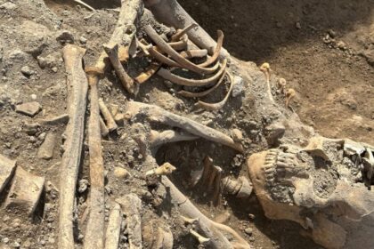 Archaeologists Unearth a Medieval Woman Buried With a Child in Her Arms