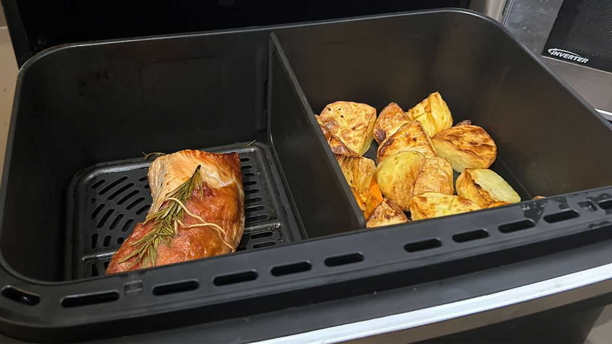 Turkey and roast vegetables in an air fryer's drawers