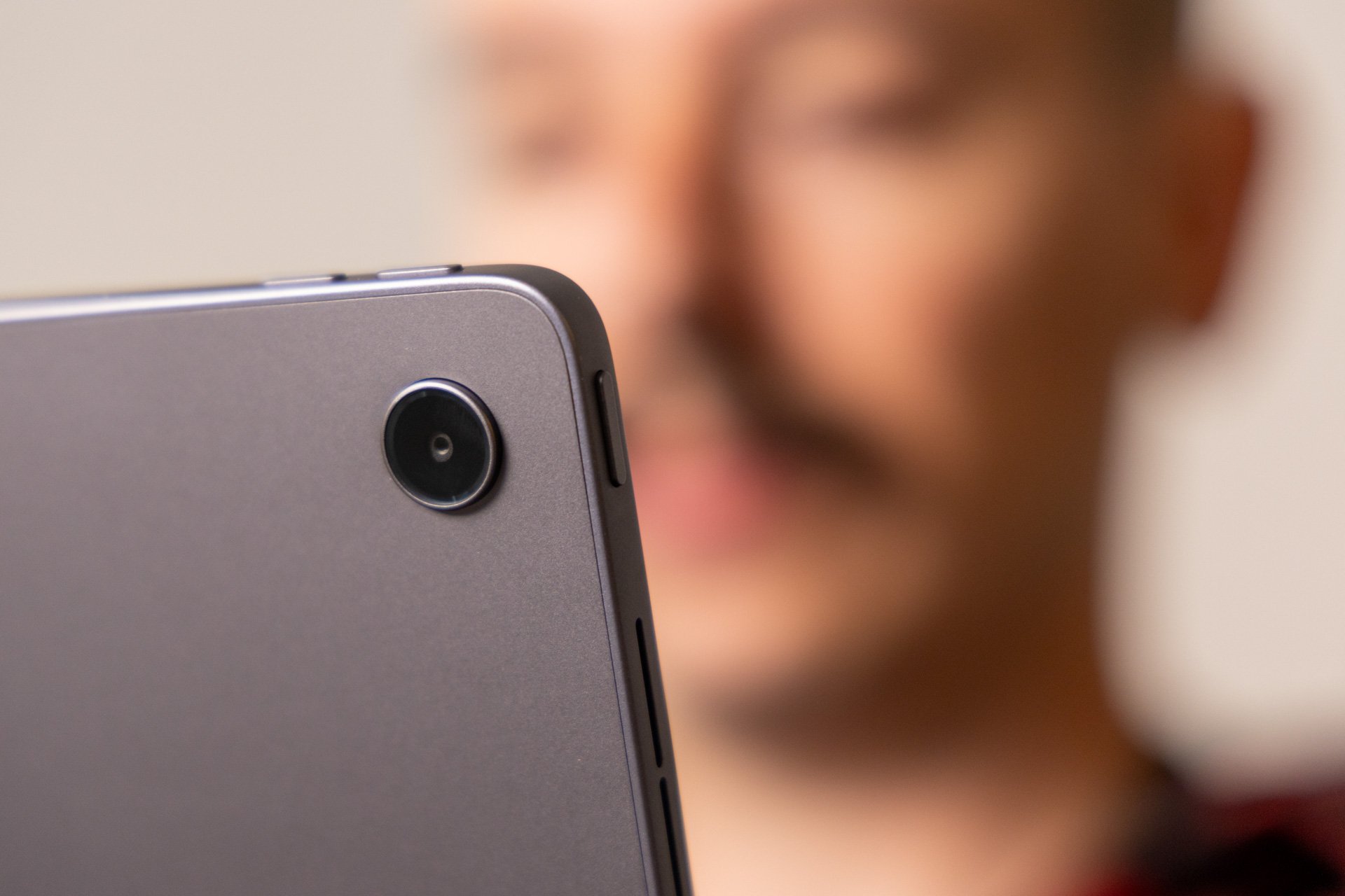 Lenovo Tab Plus Review 3