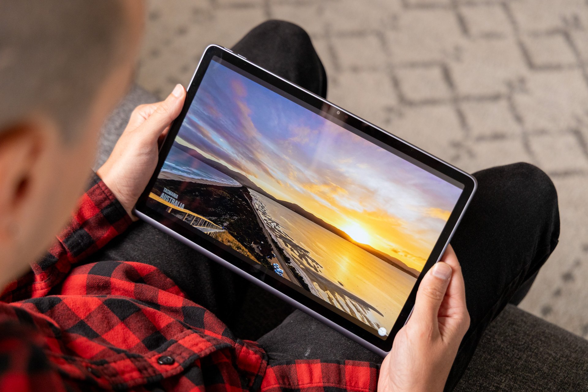 Lenovo Tab Plus Review 6