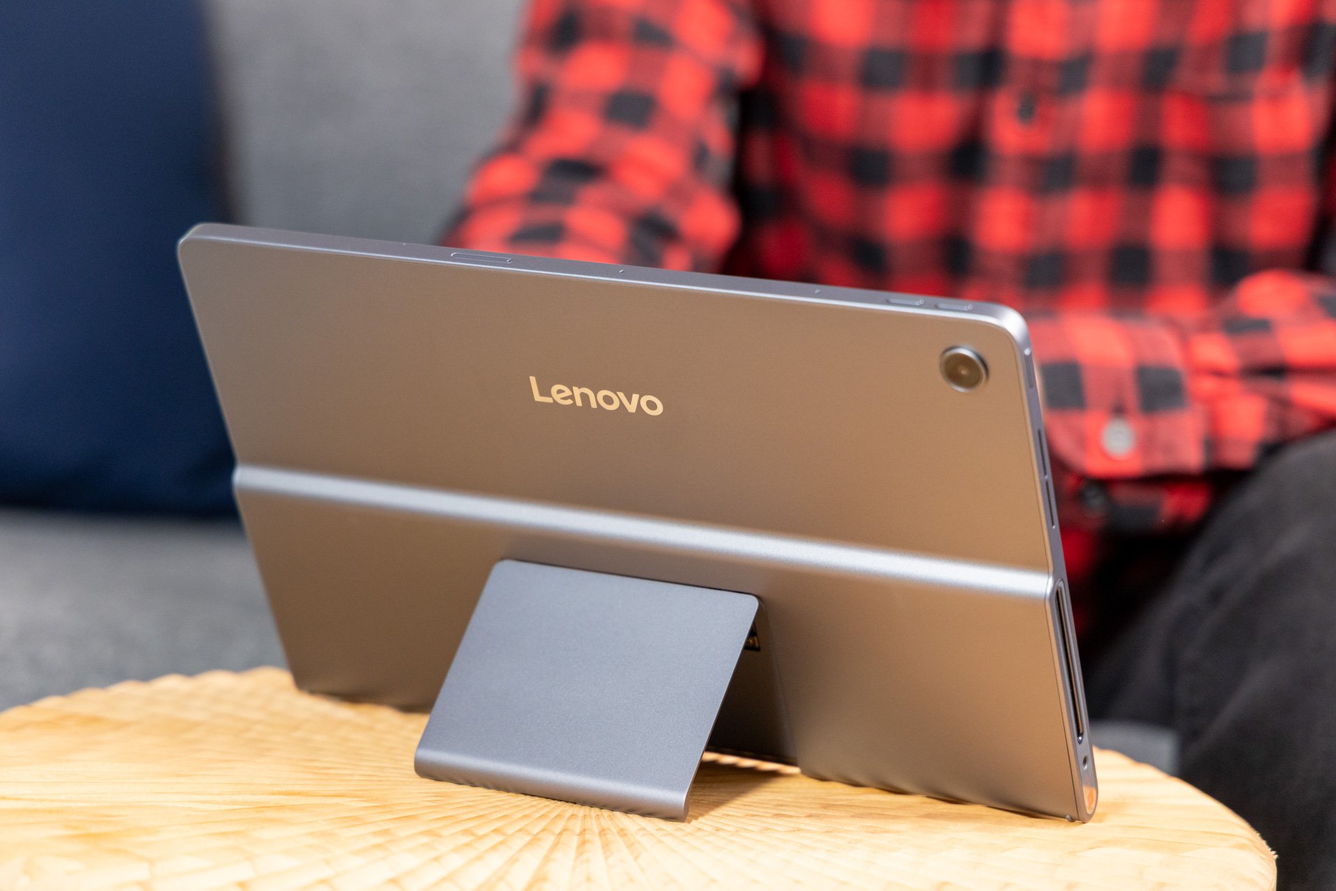 Lenovo Tab Plus Review 8