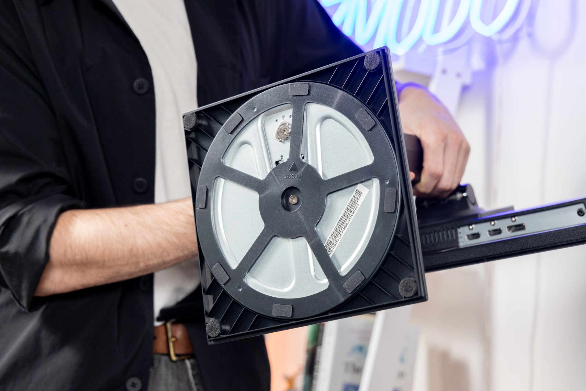 Alienware AW2726DM QD-OLED Gaming Monitor Review