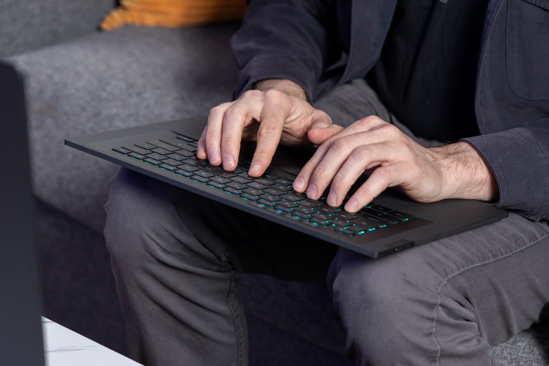 Asus Rog Zephyrus Duo Review 09
