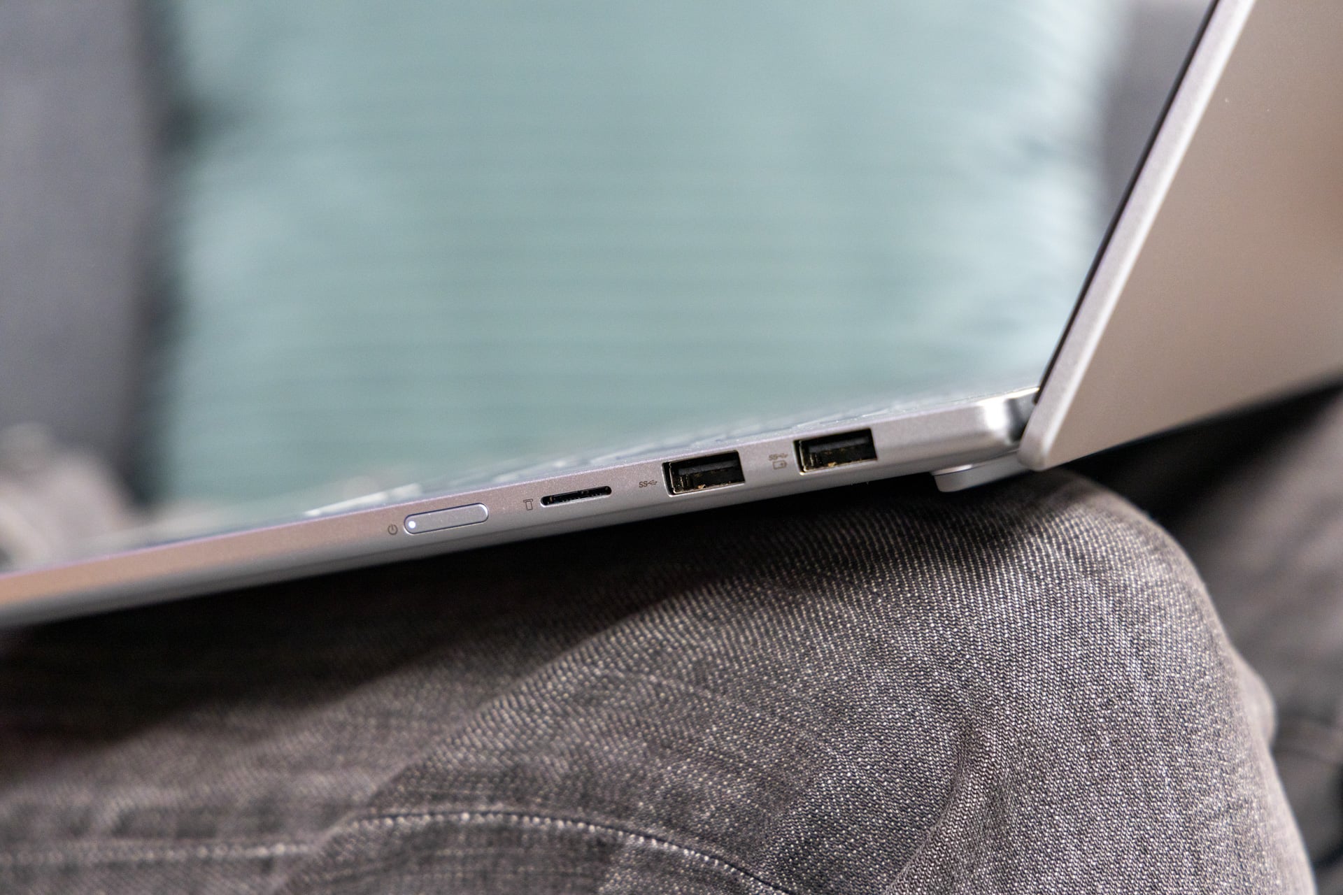 Lenovo Ideapad Slim 5x Review 04