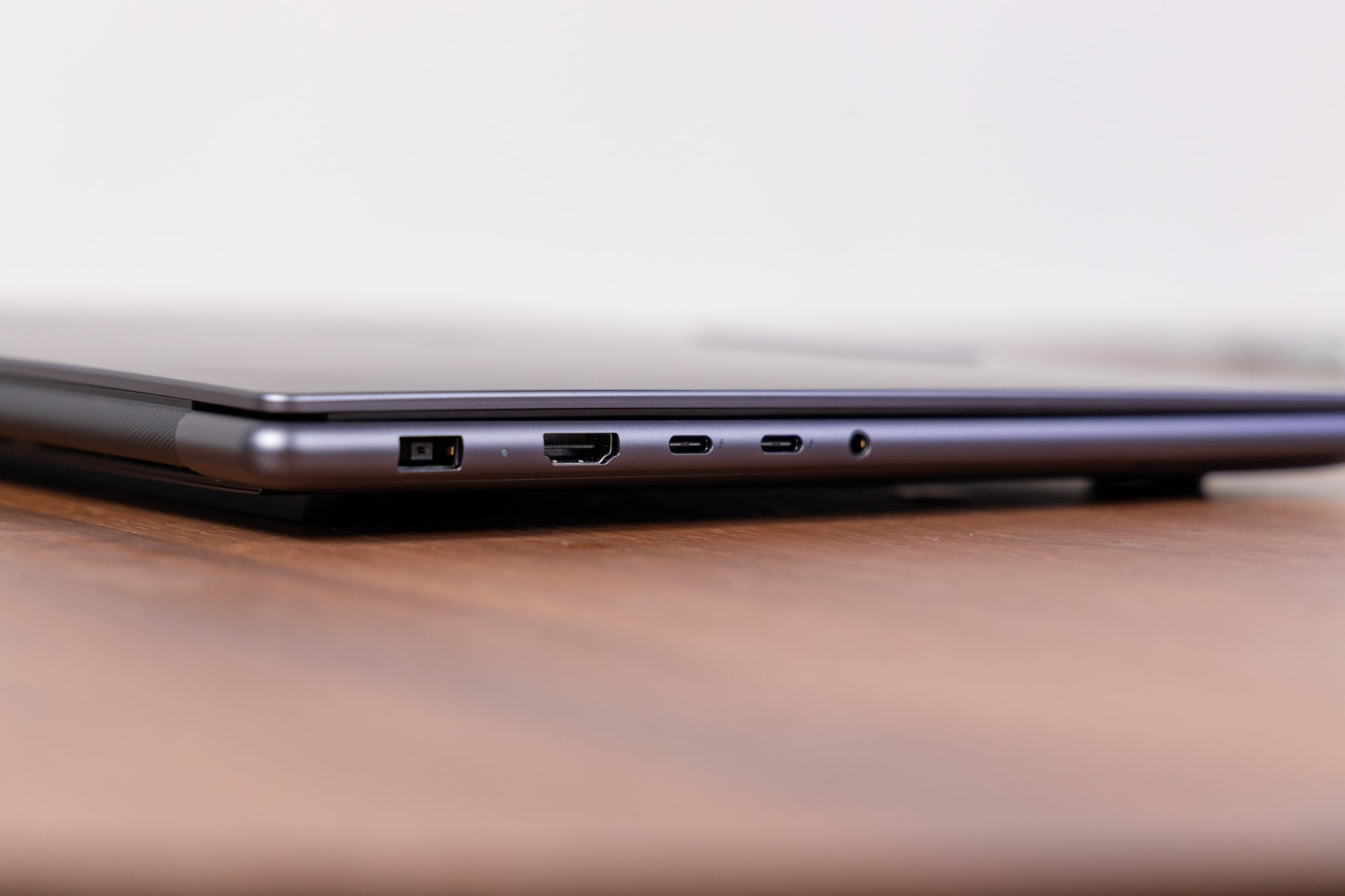 Lenovo Pro 9i 16 G11 Aura Edition Review 09