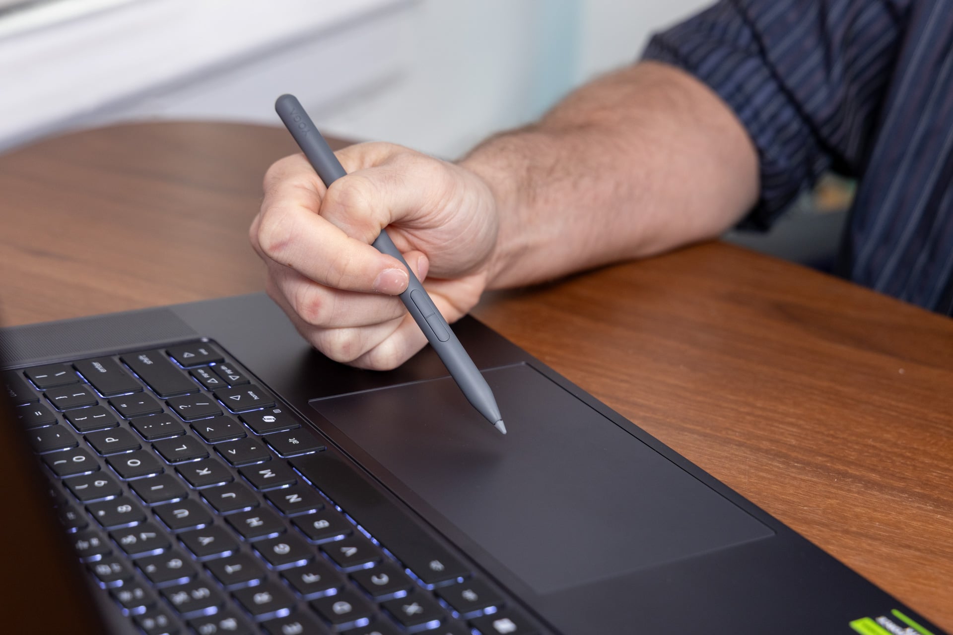 Lenovo Pro 9i 16 G11 Aura Edition Review 12